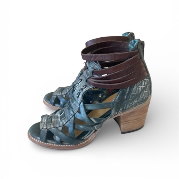 Freebird Penny in Teal Size 8 - Picture 2 of 12